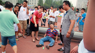 Illustration for article titled David Beckham Makes Appearance In Shanghai, Causes Stampede